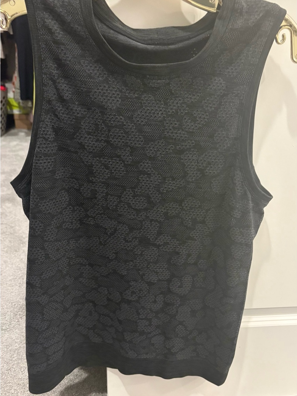 Lululemon Breeze by muscle tank size 8 - Picture 1 of 9